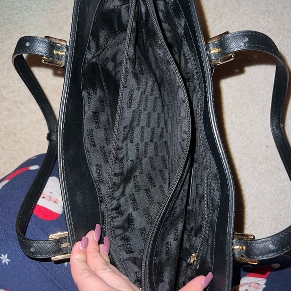 Michael kors purse - Picture 2 of 3